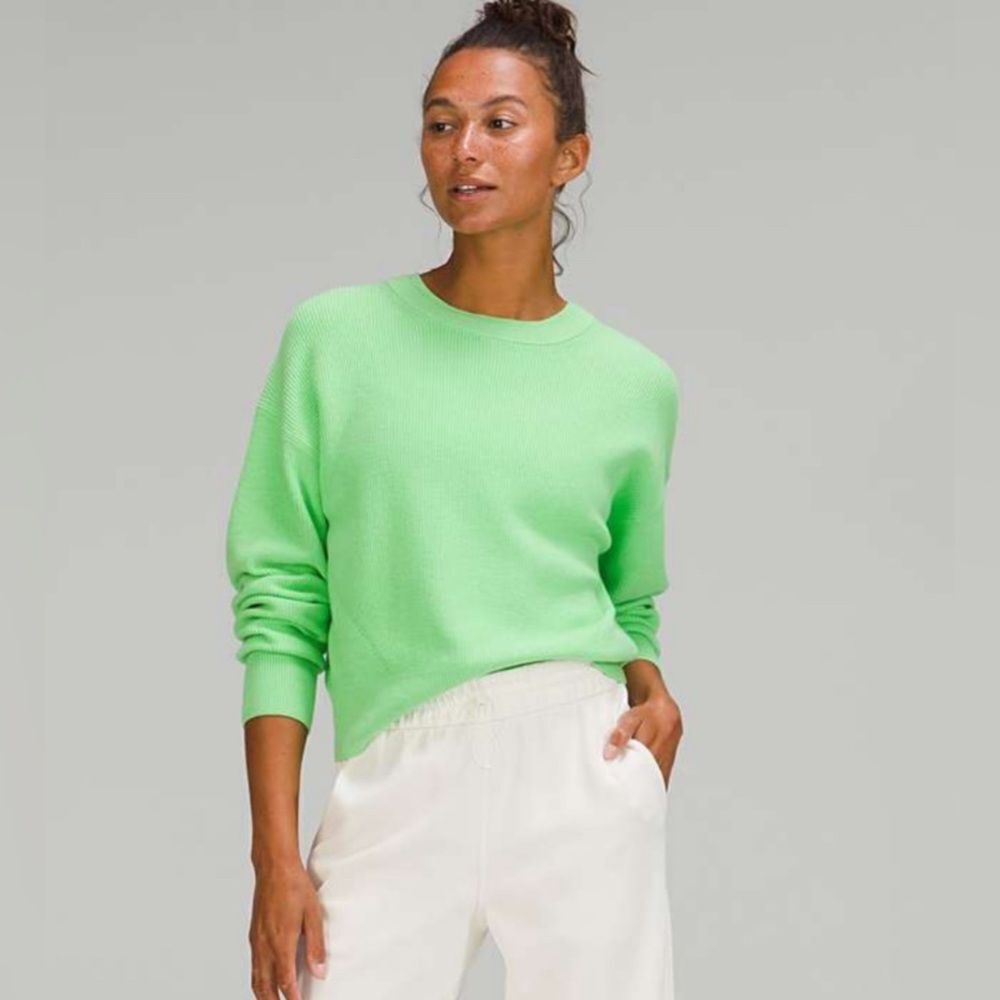 Lululemon waist length crewneck sweater scream green size 18